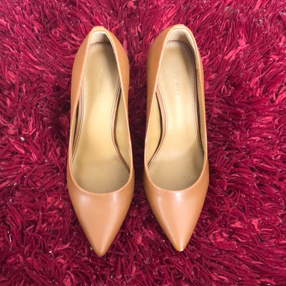 14th & Union Tan Pumps